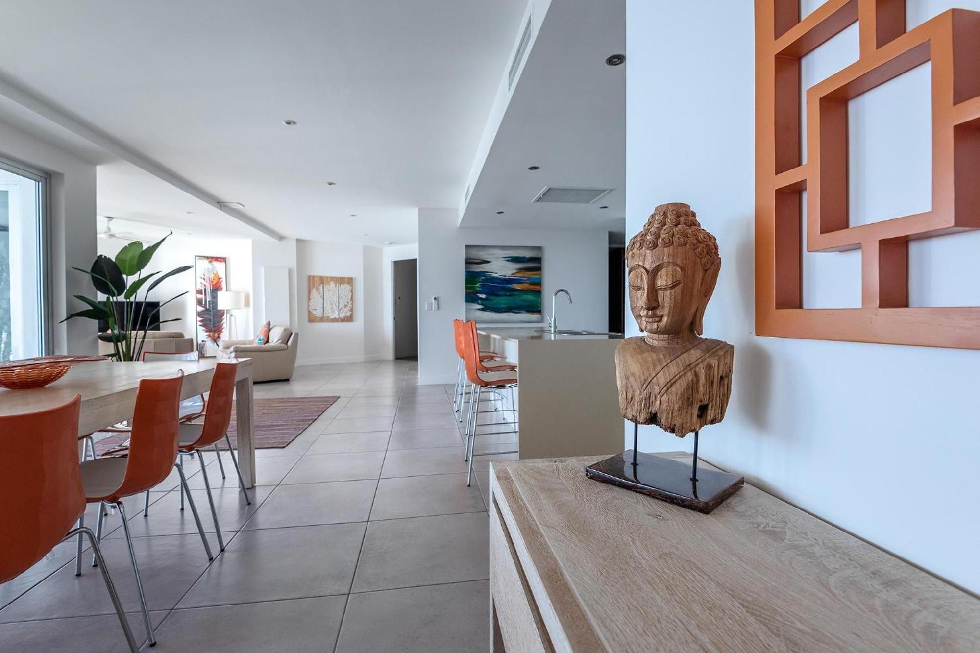 Coral Cove Apartments - Absolute Beachfront Resort Боуен Екстер'єр фото
