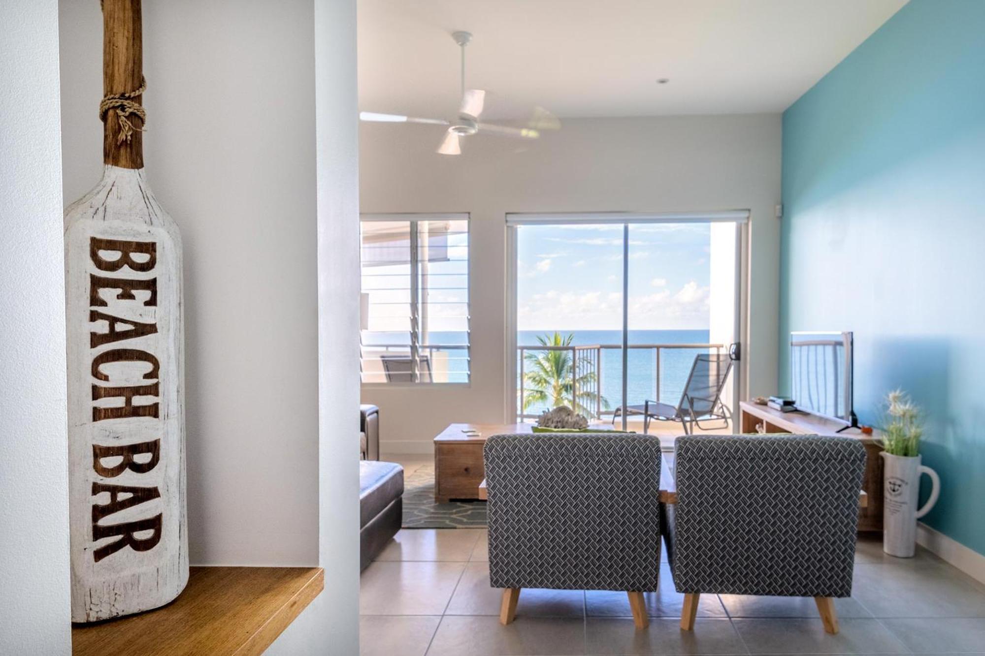 Coral Cove Apartments - Absolute Beachfront Resort Боуен Екстер'єр фото