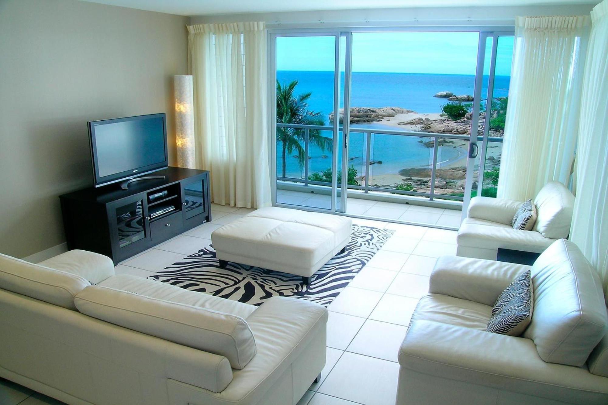 Coral Cove Apartments - Absolute Beachfront Resort Боуен Екстер'єр фото